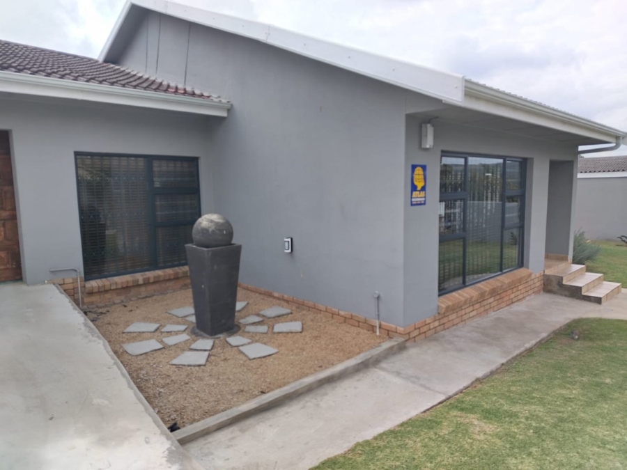 4 Bedroom Property for Sale in Vanes Estate Eastern Cape